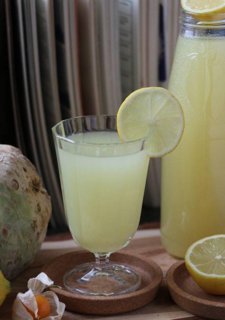 Bezalkoholni vitaminski koktel - napitak od celera i limuna