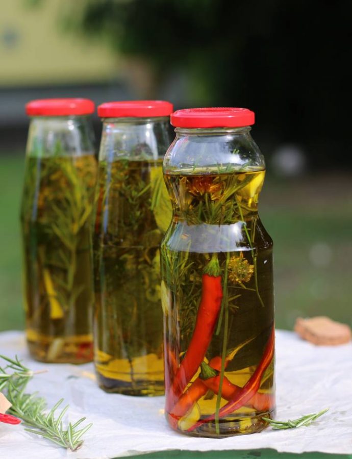 Aromatizovano ulje sa začinskim biljkama – DIY aromatizovano ulje